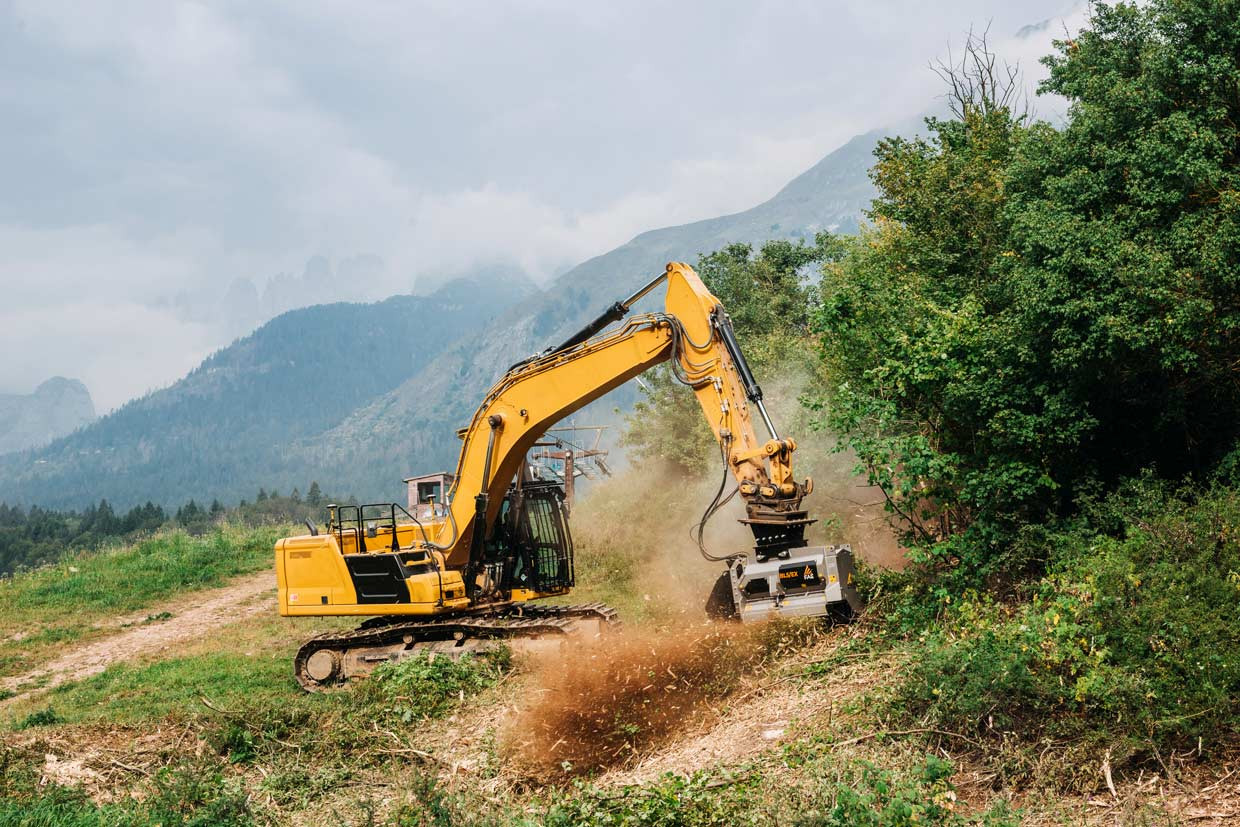 BL5/EX/VT - BL5/EX/SONIC,  broyeur pouvant également être équipé du pouce hydraulique qui permet de mieux gérer le matériel au sol 