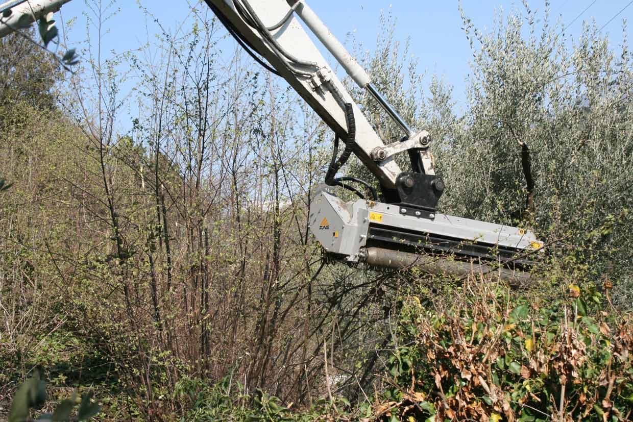 PML/EX, broyeur pour pelle utile pour l'entretien des berges de canaux, rivières et lacs 