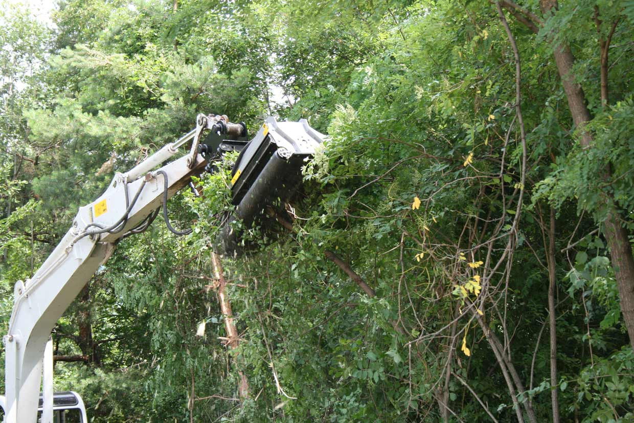 PML/EX, broyeurs pour excavatrices qui permettent une élimination facile et rapide des branches ou des haies qui peuvent causer des difficultés dans l'écoulement régulier de l'eau