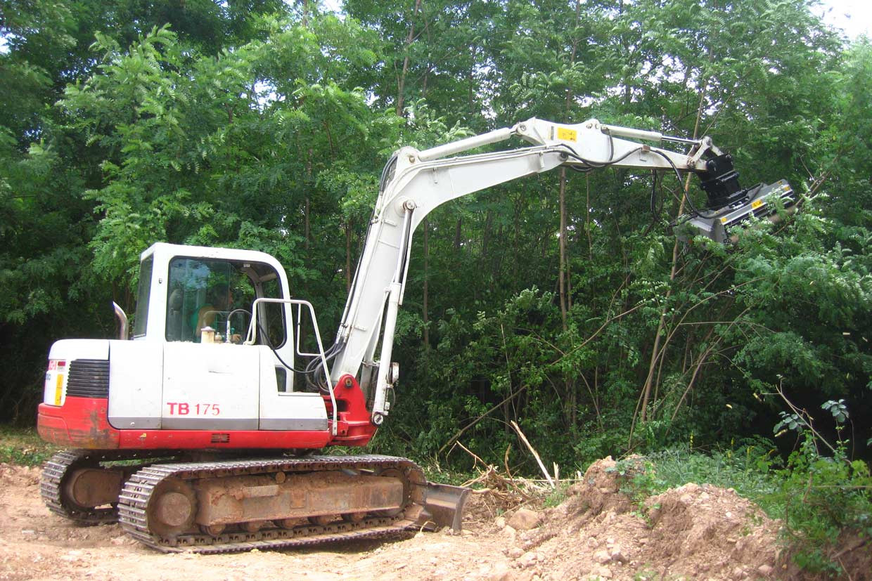 PML/EX, broyeur pour pelles avec vanne "flow control" qui garantit un montage rapide et facile du broyeur, sans ajustements ni modifications du système hydraulique de la pelle elle-même 