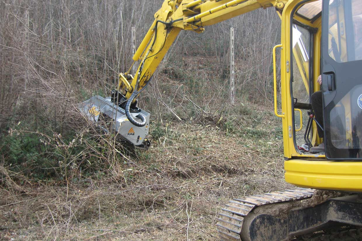 PMM/EX, forestry mulcher with "flow control" valve ensures simple and quick assembly of the mulcher, without adjustments or modifications to the hydraulic system of the excavator itself 