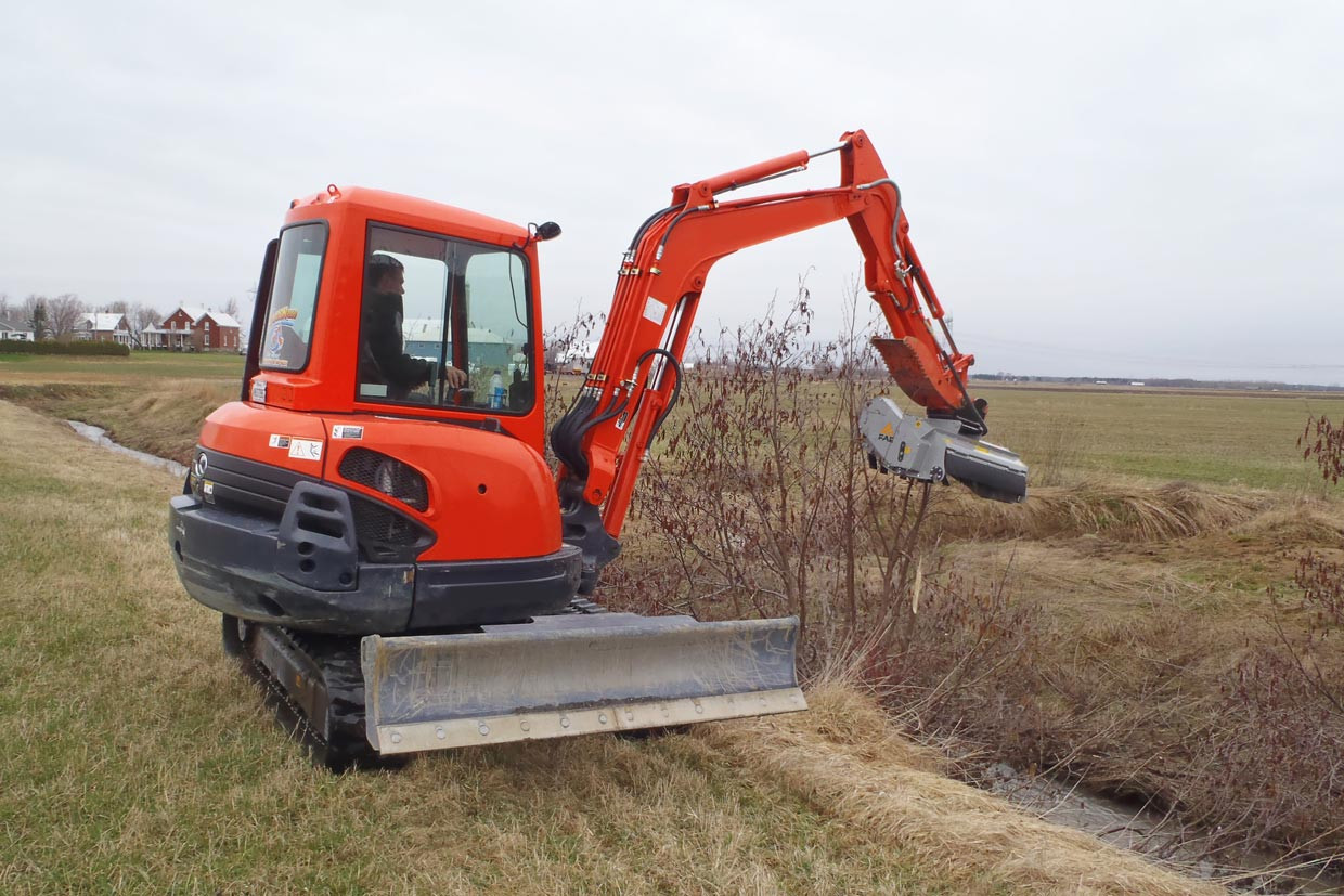 PMM/HY, mulcher for excavator with external hydraulic hoses and motor integrated in the frame 