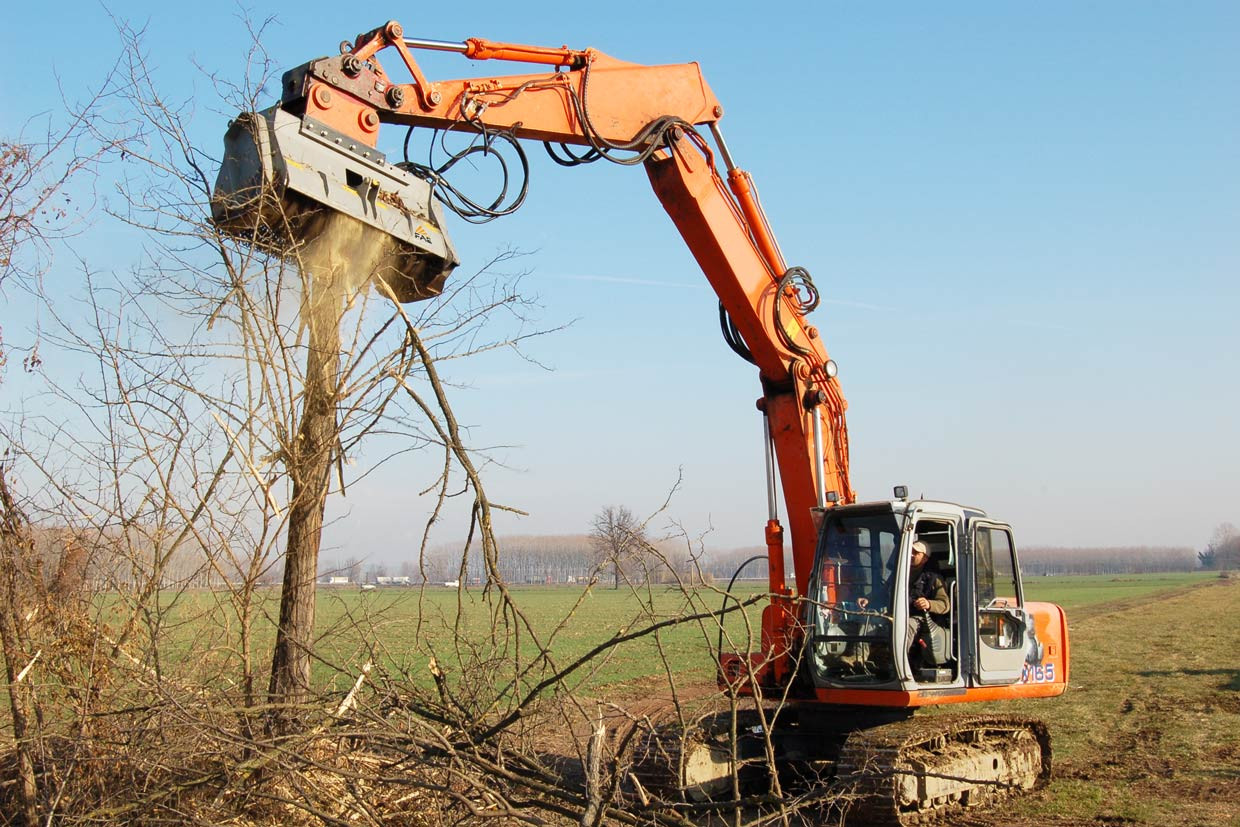 UML/EX/VT - UML/EX/SONIC, ensileuse avec système innovant d'ouverture hydraulique du capot entièrement intégré au châssis 