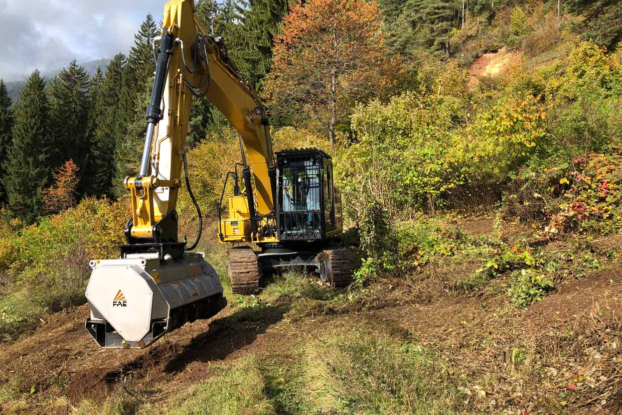 UML/S/EX/VT - UML/S/EX/SONIC, forestry mulcher with automatic variable displacement hydraulic motor that increases efficiency, reducing effort during complex operations 