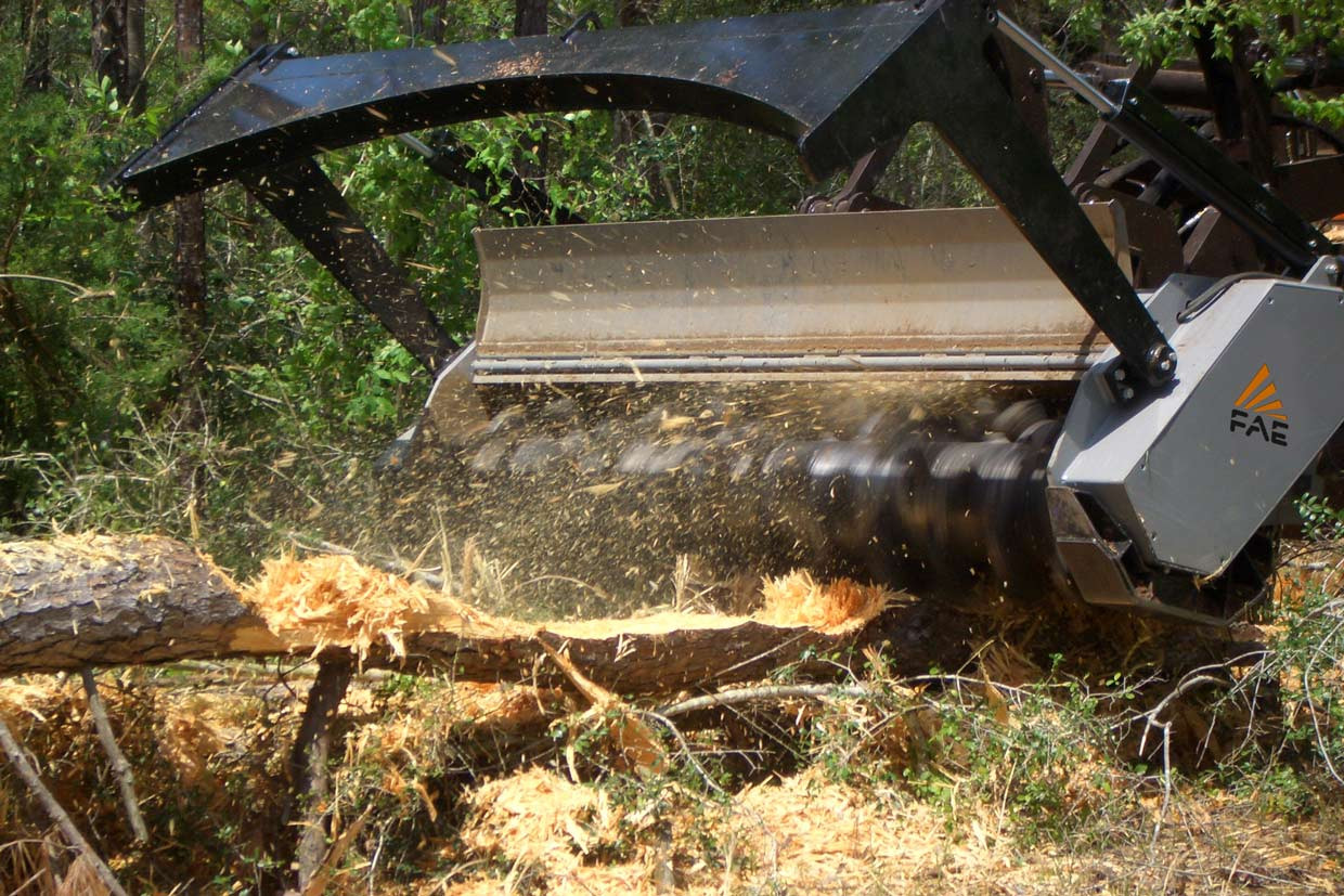 300/U, shredder with fixed tools rotor that allows to shred plants and trunks up to 40 cm in diameter  