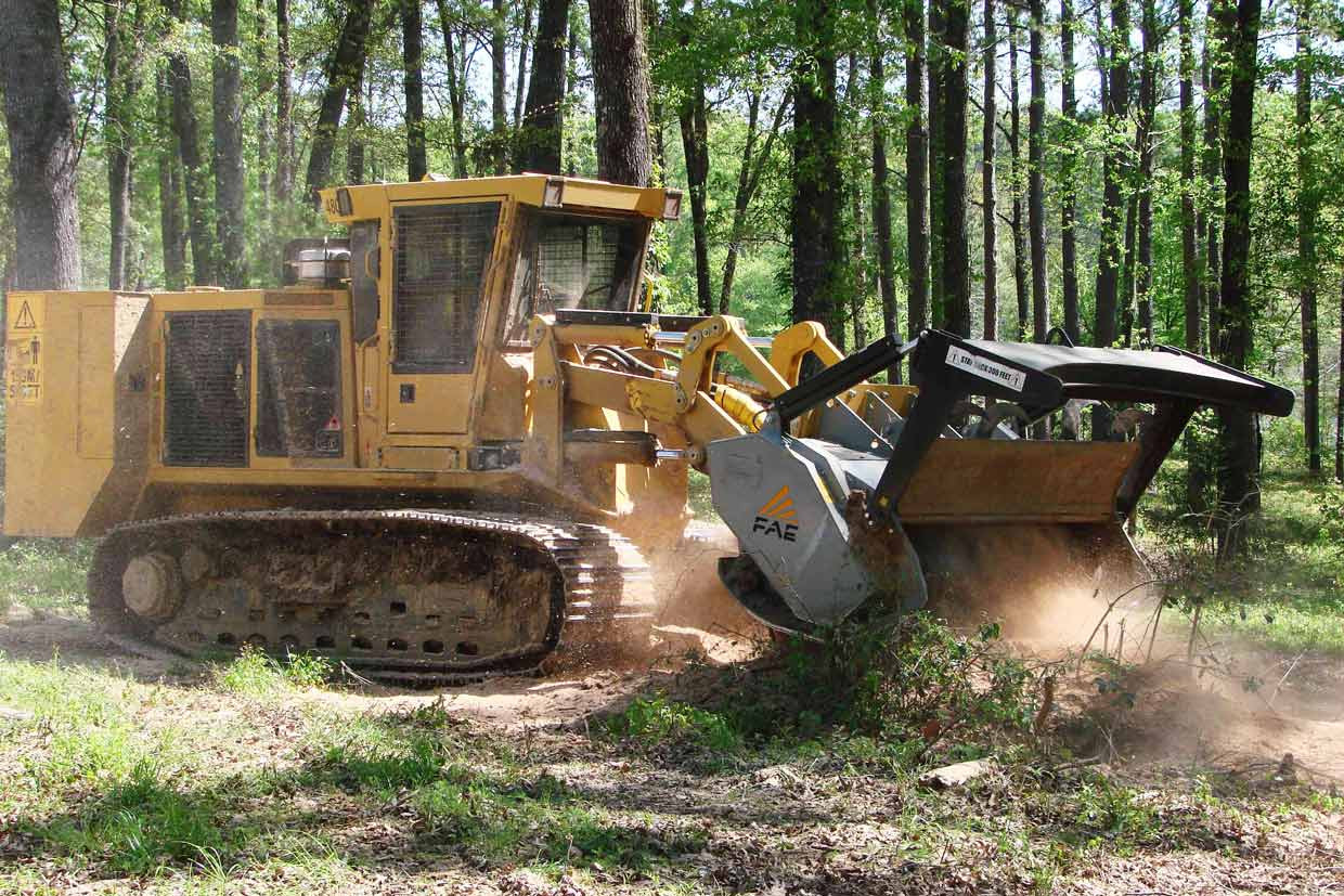 500/U, broyeur pour véhicules à chenilles également utilisé dans le domaine de la récupération agricole 