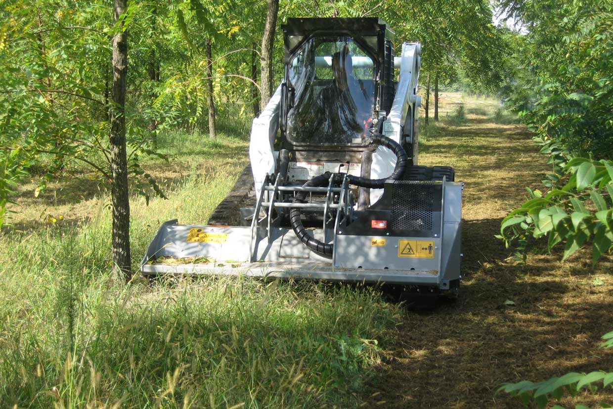 PMM/SSL, broyeurs forestiers pour miniplae adaptés à l'entretien des bords de route et des voies ferrées 