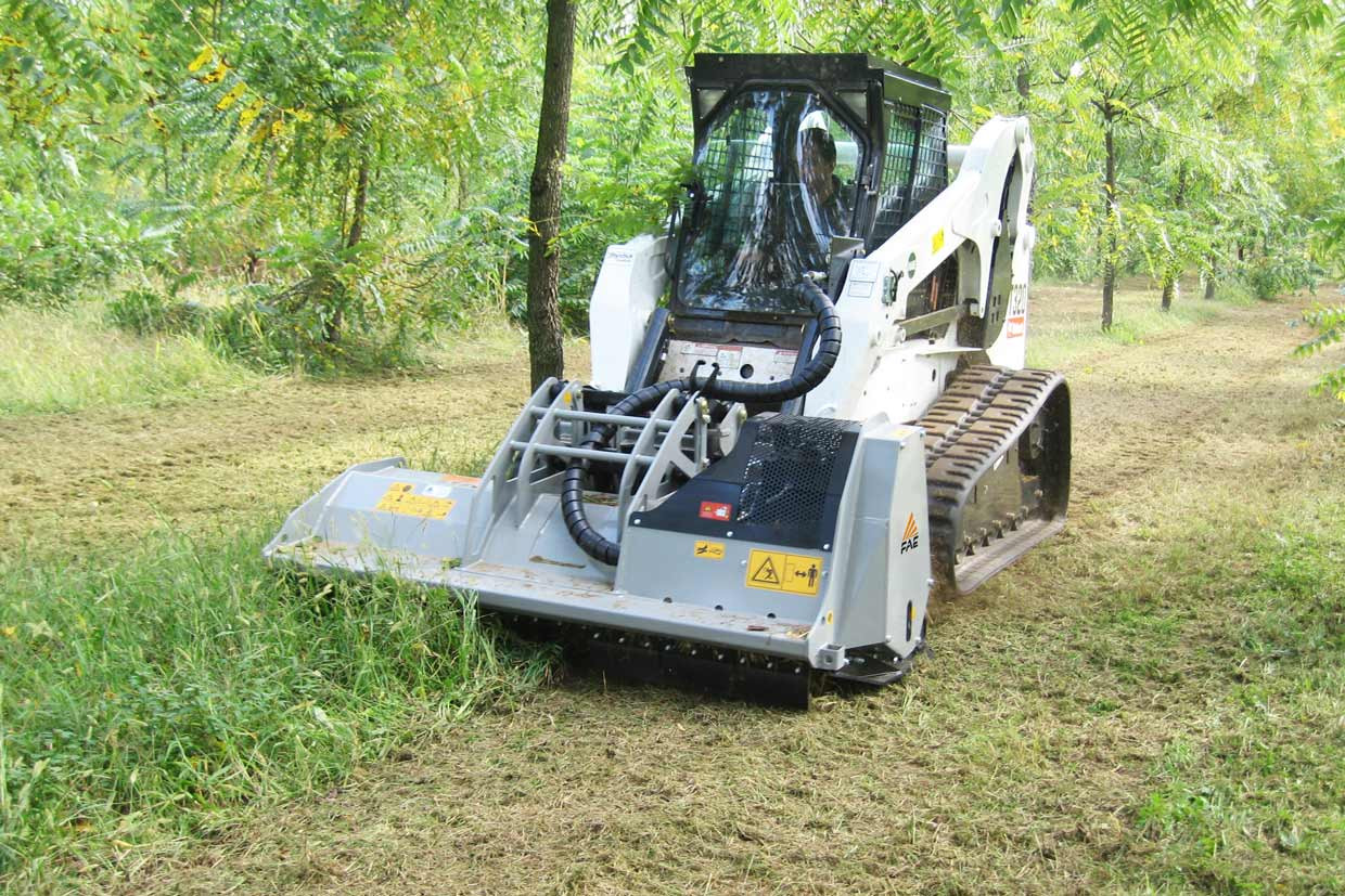 PMM/SSL, broyeur pour chargeuses compactes pour l'entretien des espaces fauniques, berges de canaux, rivières et lacs 
