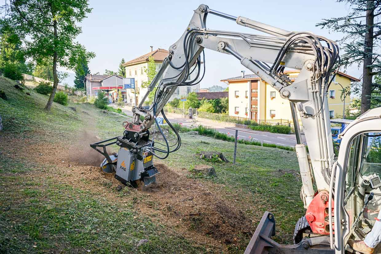 SCL/EX/VT, stump grinder that, thanks to the oversized disc, removes stumps in any situation 