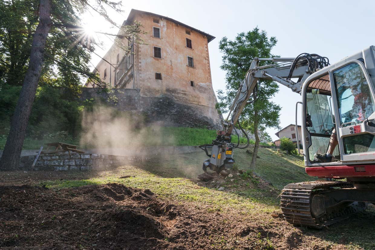 SCL/EX/VT, the stump cutters allow the operator to follow the numerous aspects of the performance and operation of the machine 
