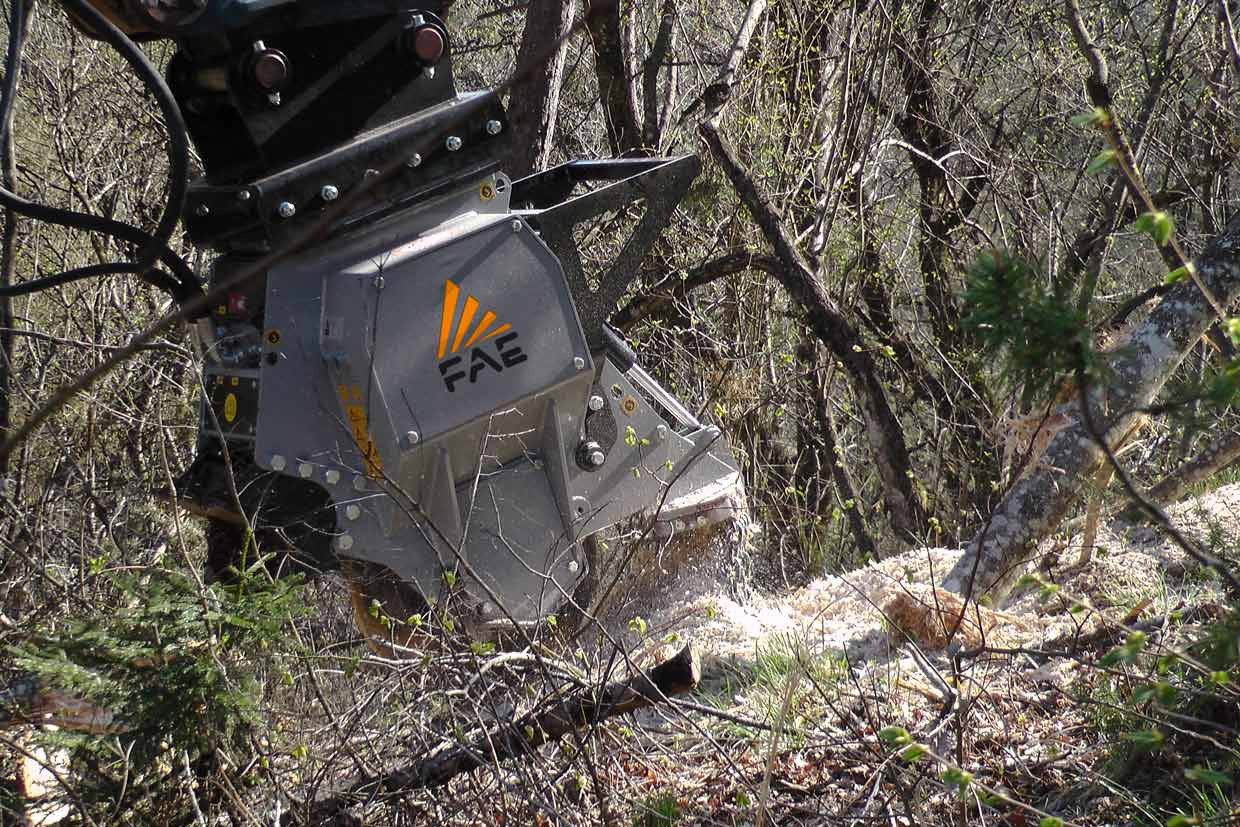 SCM/EX/VT, grinder with hydraulically adjustable front hood 