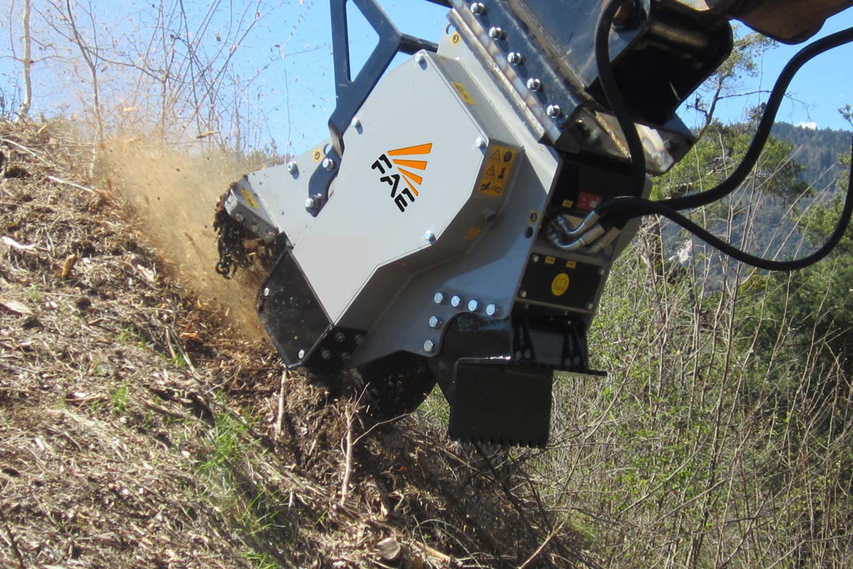 SCM/EX/VT, stump grinder which, thanks to the exceptionally reliable and resistant disc, removes stumps with extreme ease 