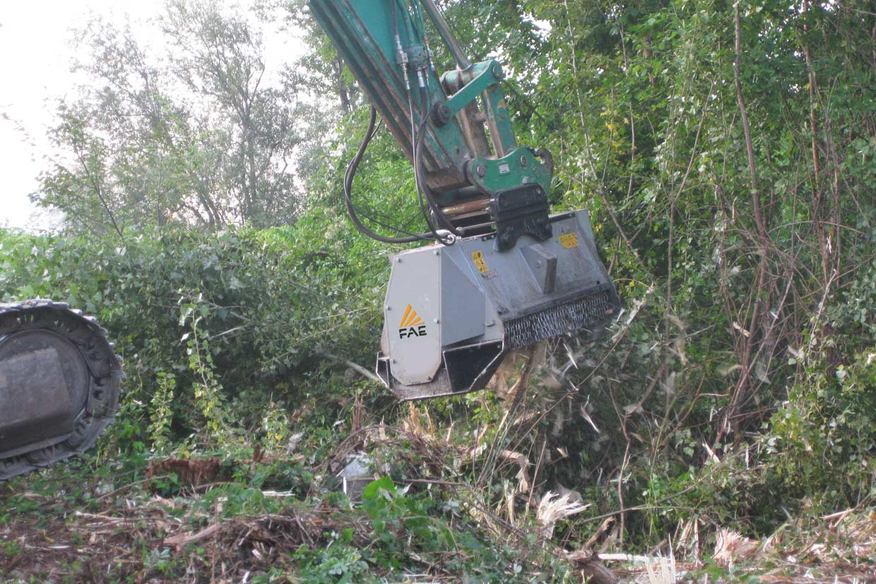 UMM/EX/VT - UMM/EX/SONIC -UMM/EX/VT/HP - UMM/EX/HP/SONIC, mulchers that are indicated for the management and control of vegetation in wooded areas 