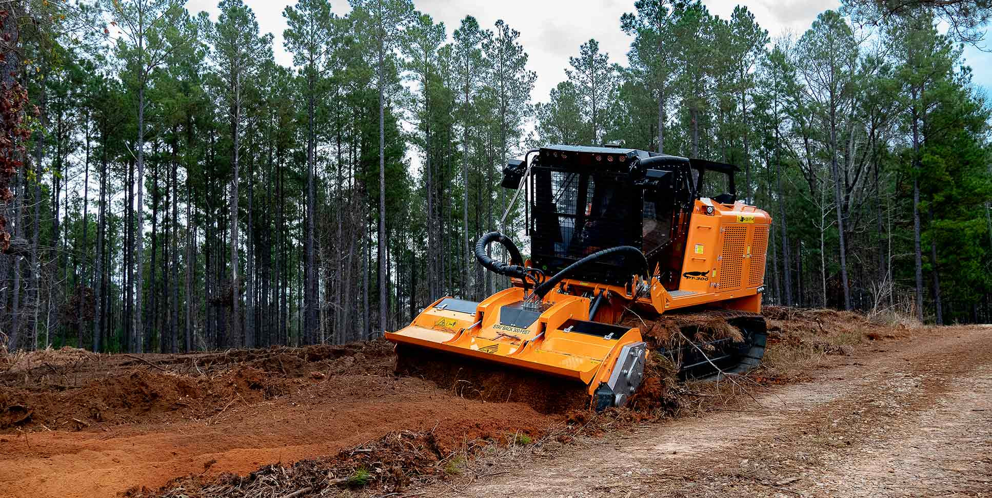 Full Banner Media Technologies - Train de chenilles oscillant | FAE 