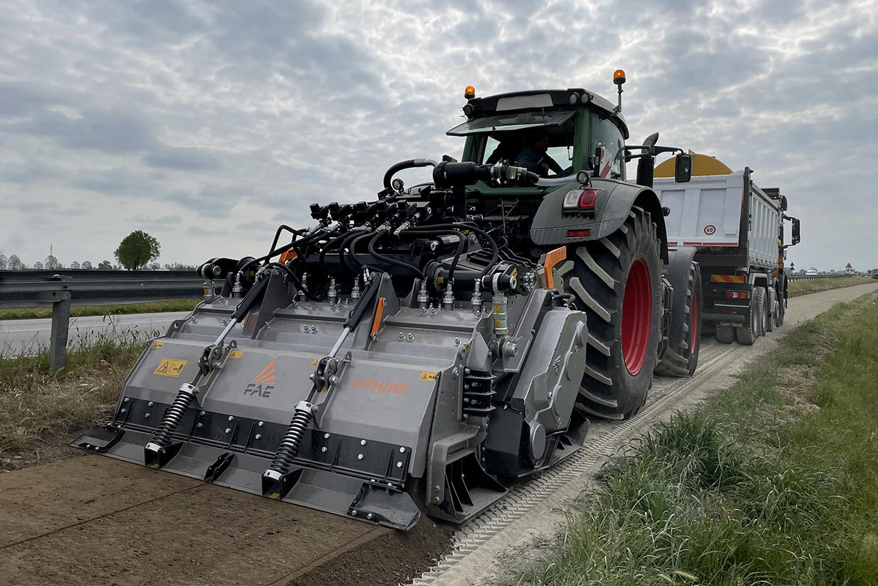 MTH - MTH/HP, stabilizzatrice del suolo che permette di migliorare la proprietà del suolo miscelando e mescolando una varietà di altri minerali, aumentando la resistenza del suolo 