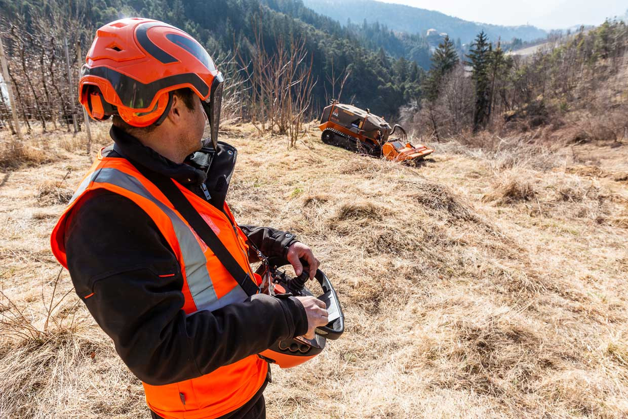 RCU55, tracked vehicle capable of working on steep slopes, up to 55 °