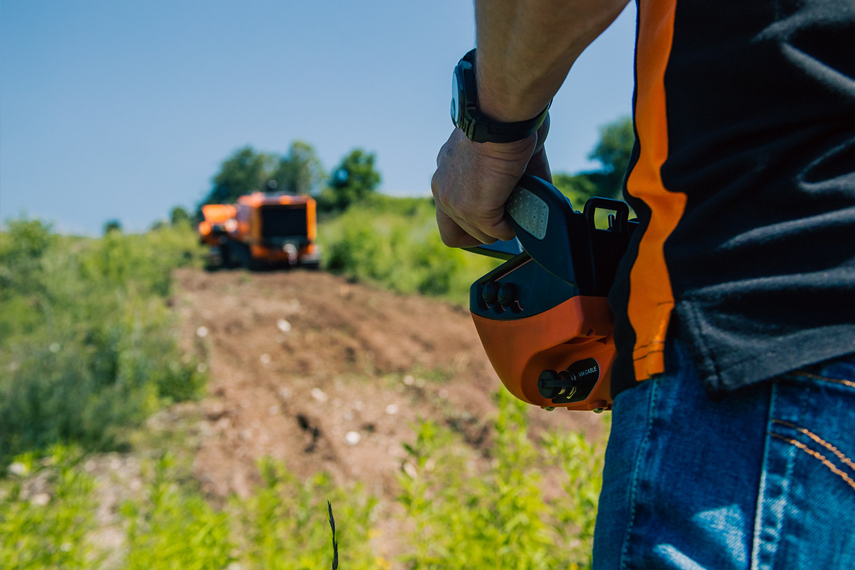 PT-300 D:MINE, radio controlled tracked vehicle tested and certified in accordance with CWA 15044: 2009 standards, other types of warheads can be mounted on request 