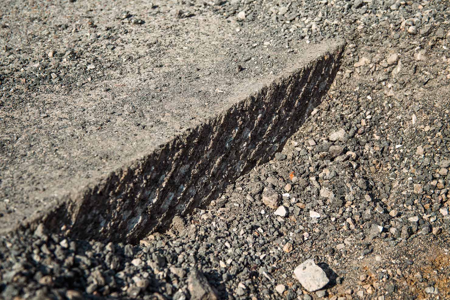 RPM/SSL, the self-leveling skids and tilt ensure optimal results on uneven surfaces