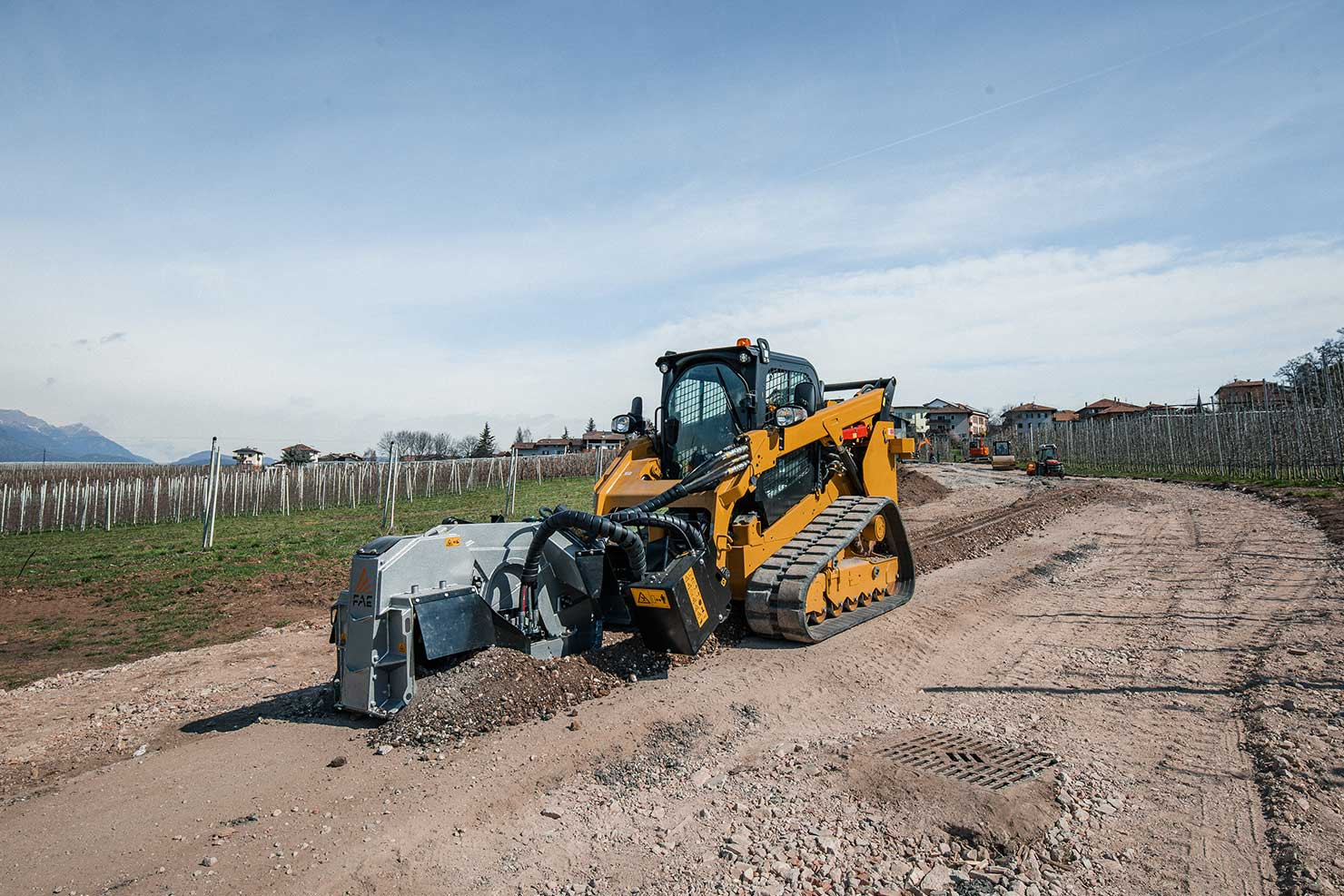 RWM/SSL, with optimized lateral discharge which allows to keep the track always free from waste materials