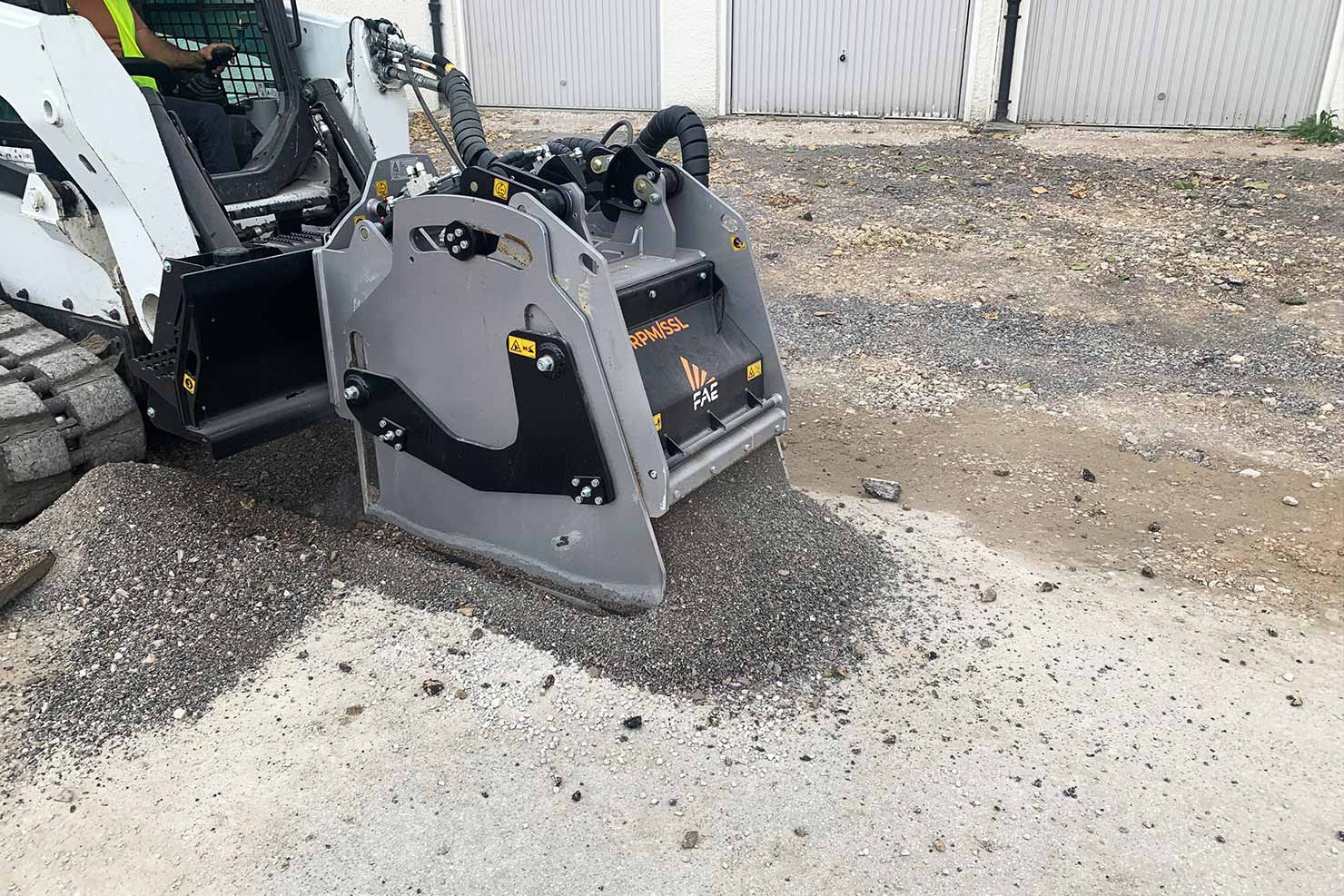 RPM/SSL, with the exclusive self-leveling system that allows a constant milling depth in any condition