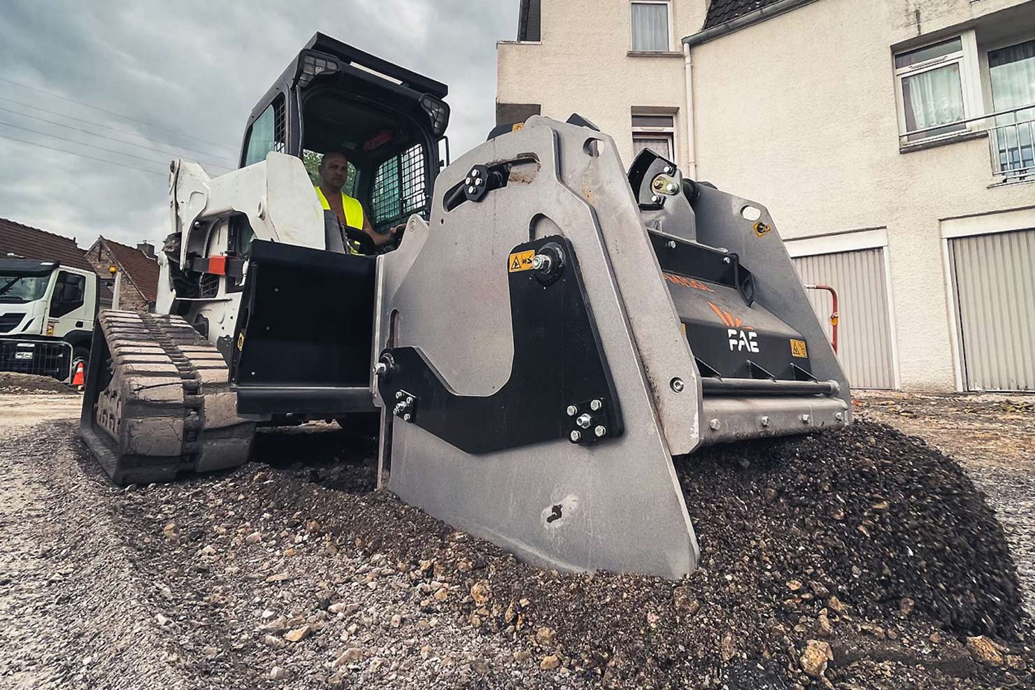 RPM/SSL, with teeth specifically designed for asphalt and concrete road surfaces