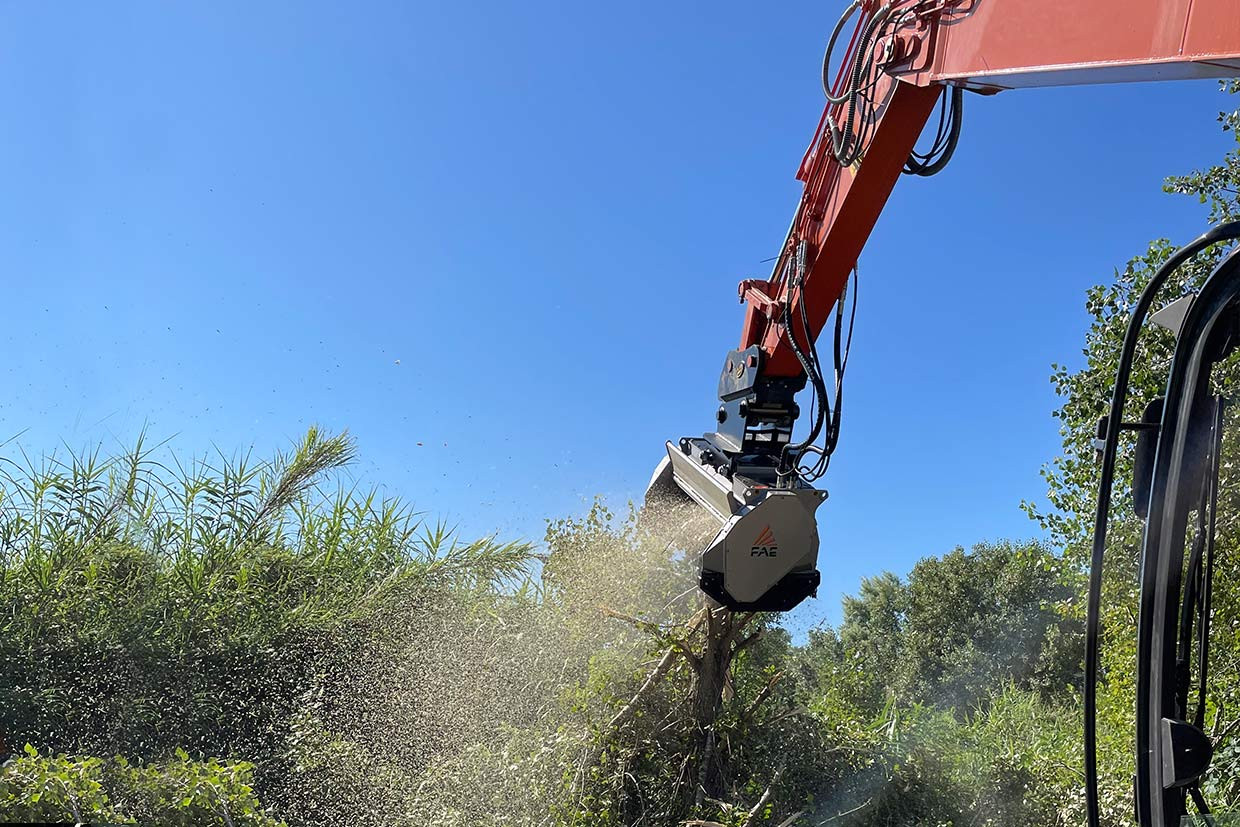 UML/S/EX/VT - UML/S/EX/SONIC, used for complex roadside operations, along river banks and on steep slopes