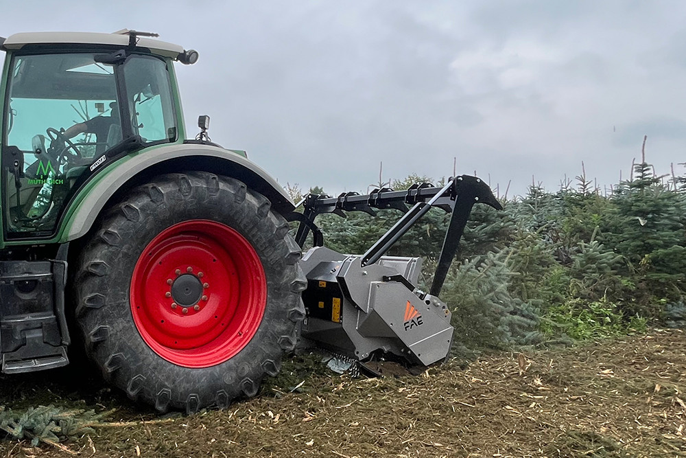 UMM/DT, broyeur qui permet de broyer des plantes et arbustes avec des troncs jusqu'à 30 cm de diamètre