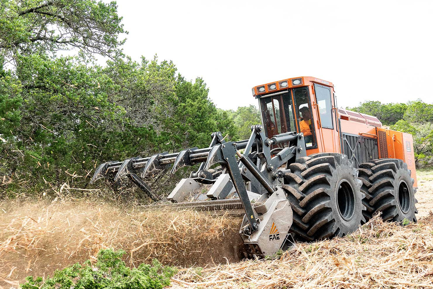 300/U, mulcher useful in the maintenance and protection of wildlife areas but also in agricultural reclamation 