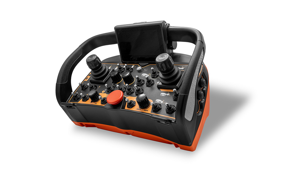 Ergonomic radio remote control for RCU-55 FAE radio-controlled vehicle with large 3.5 "display to better manage all vehicle and cylinder head functions