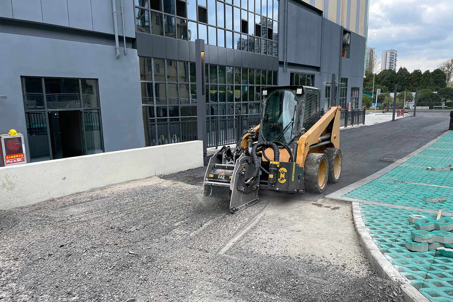 RPL/SSL, operational precision is ensured by the hydraulic drive system as well as practical depth and cutting indicators