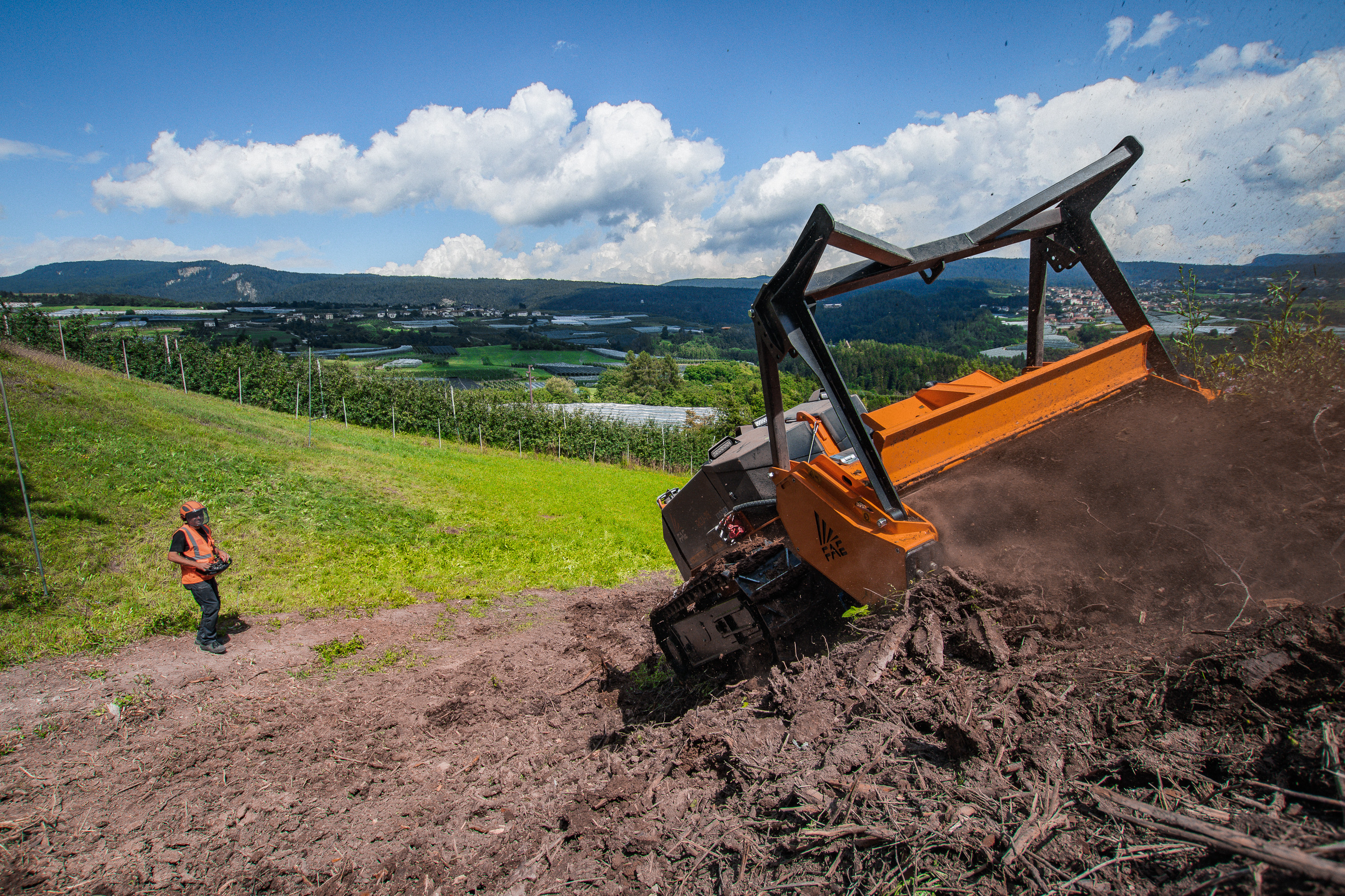 RCU75, è in grado di lavorare su forti pendenze, fino a 55°