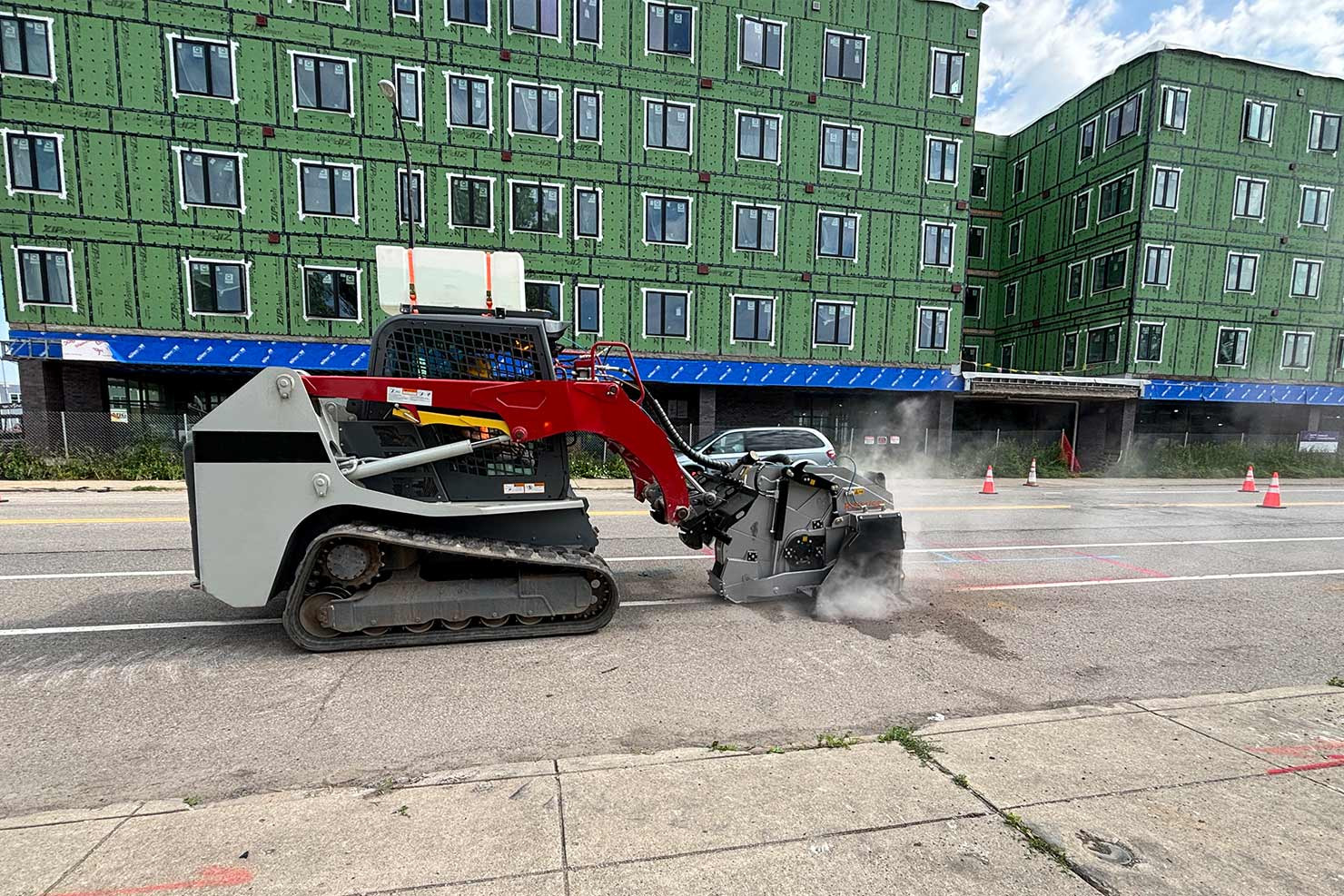 RWM/SSL, to work on hard or compact surfaces such as asphalt, concrete and rock