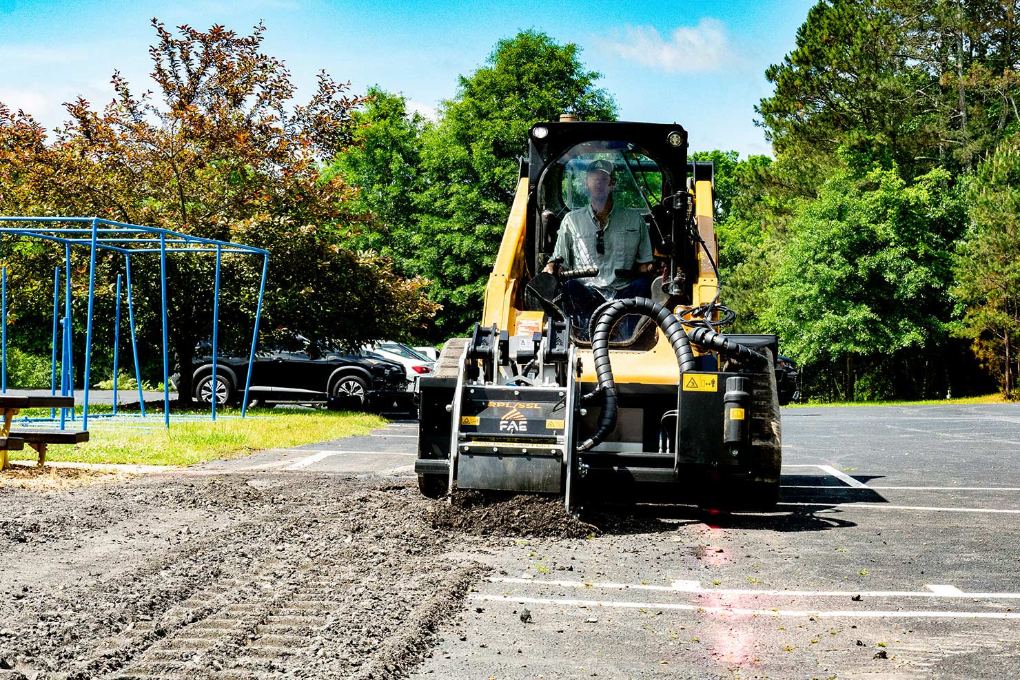  RPL/SSL is a road planer for skid steers from 60 to 120 hp