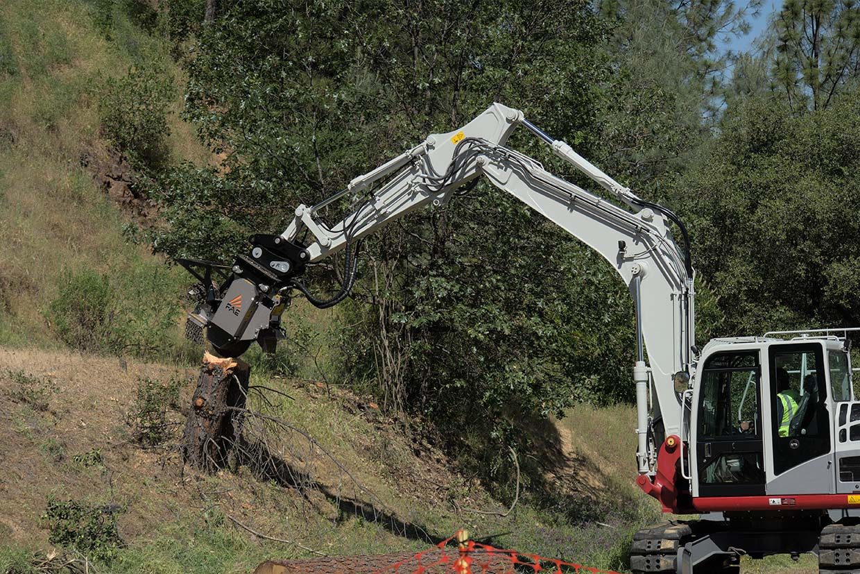 SCL/EX/VT, cutter for stumps and roots equipped with hood with hydraulic adjustment, which slows down the exit of the milled material 