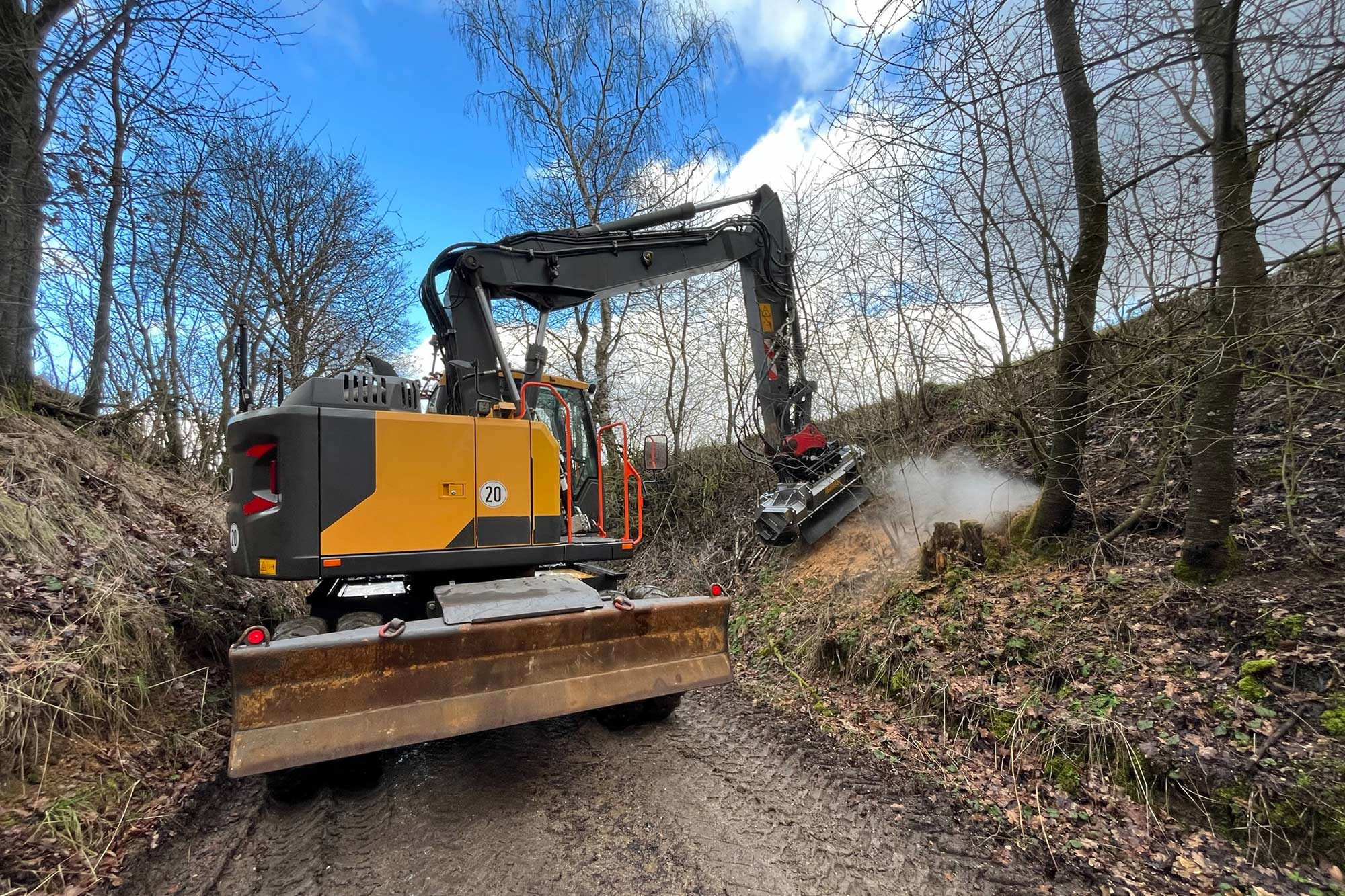 UML/HY, excavator shredder that guarantees working speed and exceptional performance