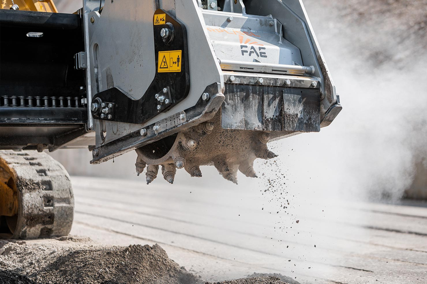 RPL/SSL/DT, road cutter which makes it possible to work right up against a wall on the right or left