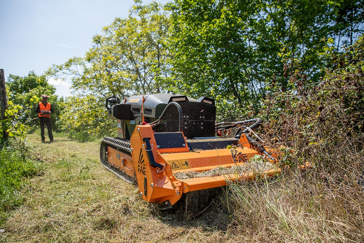 PML/RCU45 is designed for vegetation maintenance work